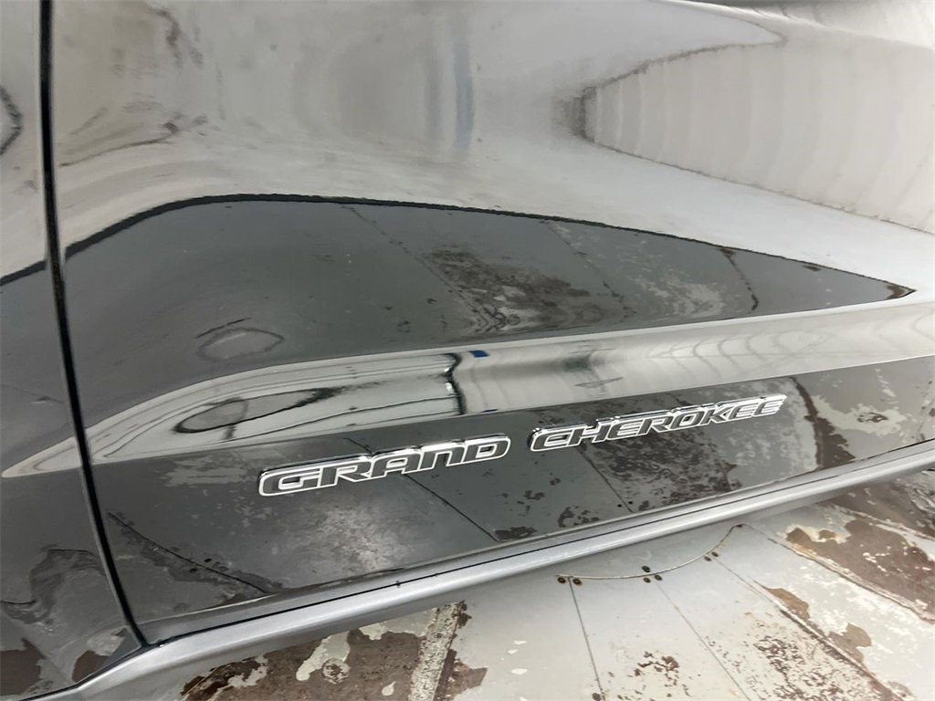 Used 2021 Jeep Grand Cherokee Limited w/ Luxury Group II image 28