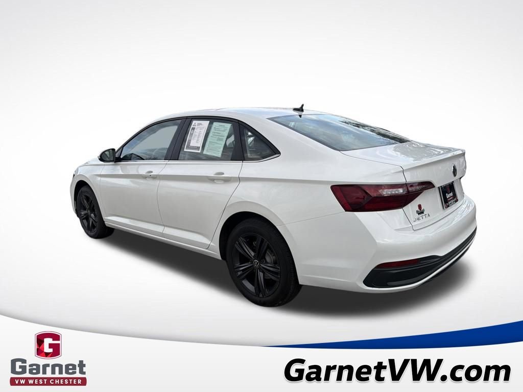 Certified 2023 Volkswagen Jetta SE image 3