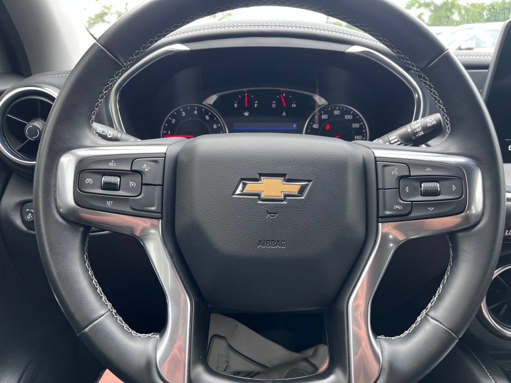 Used 2023 Chevrolet Blazer LT w/ Sound & Technology Package FWD image 12