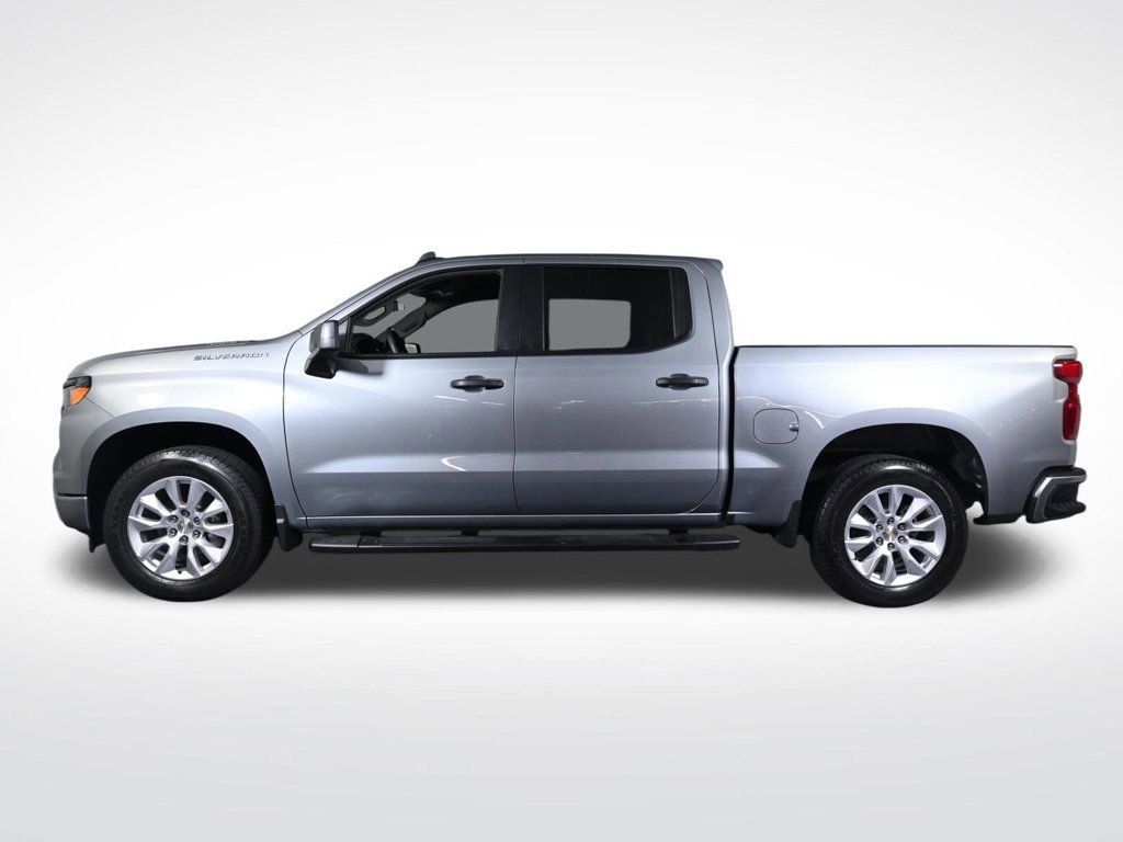 Used 2025 Chevrolet Silverado 1500 Custom RWD image 2