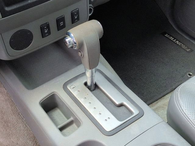 Used 2011 Nissan Frontier SL w/ Moonroof Pkg image 23