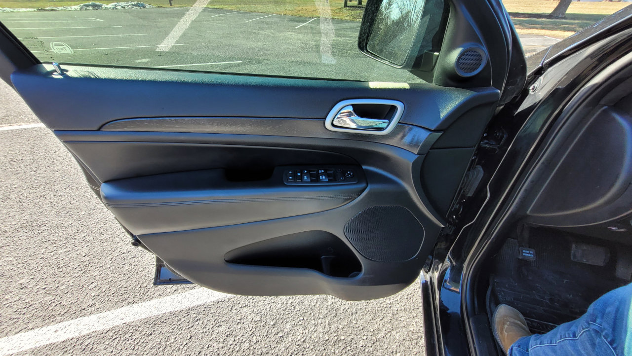 Used 2018 Jeep Grand Cherokee Altitude image 11