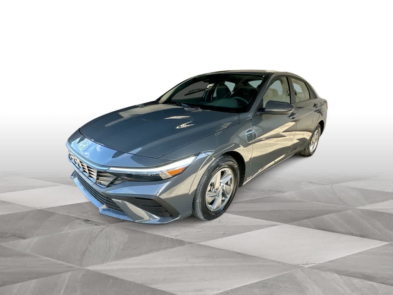 Used 2026 Hyundai Elantra SE FWD image 4