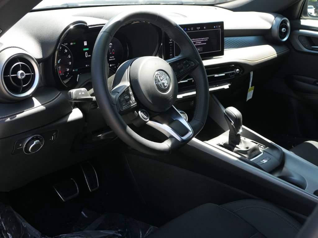 Used 2025 Alfa Romeo Tonale AWD/4WD image 9