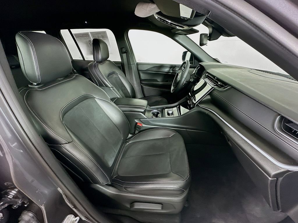 Certified 2024 Jeep Grand Cherokee Altitude image 38