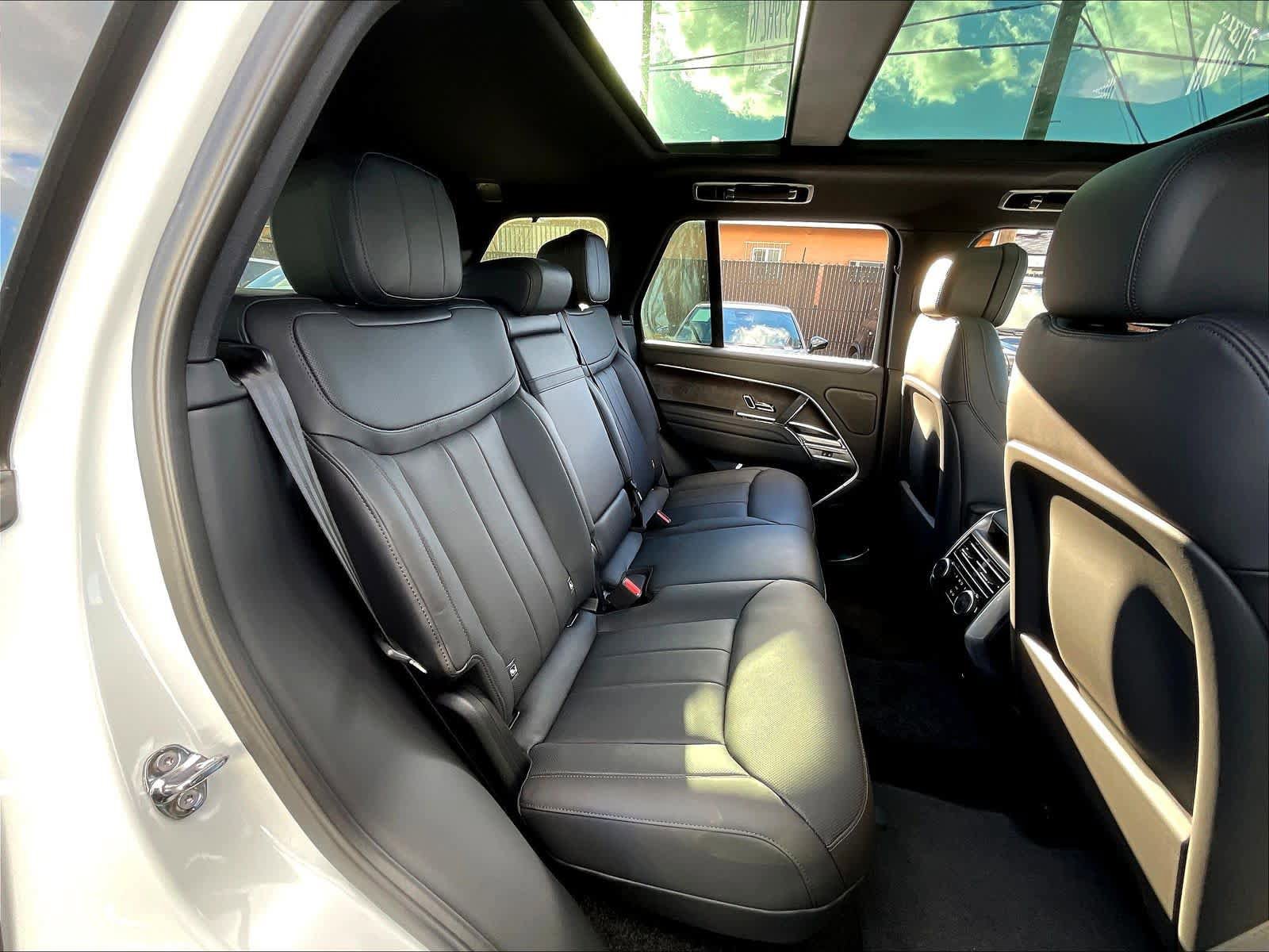 New 2025 Land Rover Range Rover SE image 27