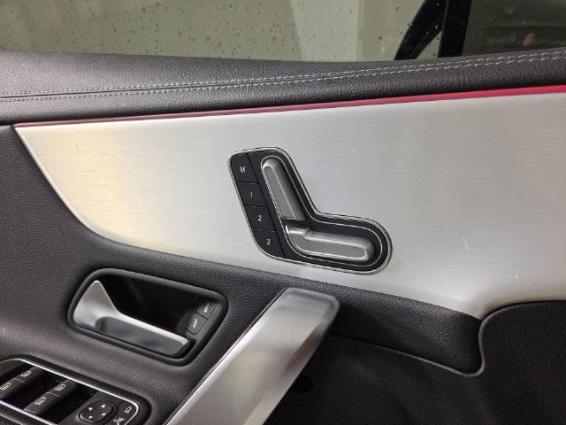 Used 2025 Mercedes-Benz CLA 250 image 26