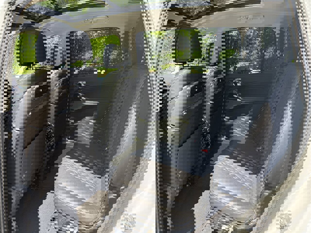 Used 2023 BMW X7 xDrive40i w/ Premium Package image 10