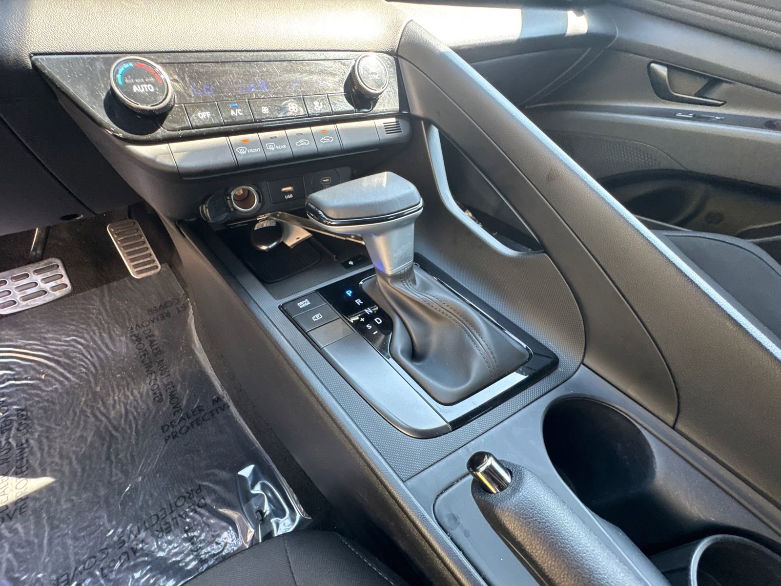 Used 2025 Hyundai Elantra Sport image 30