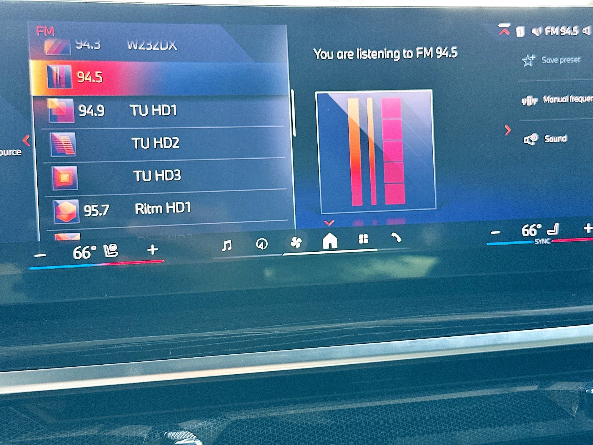 Used 2024 BMW X6 xDrive40i w/ Premium Package image 15