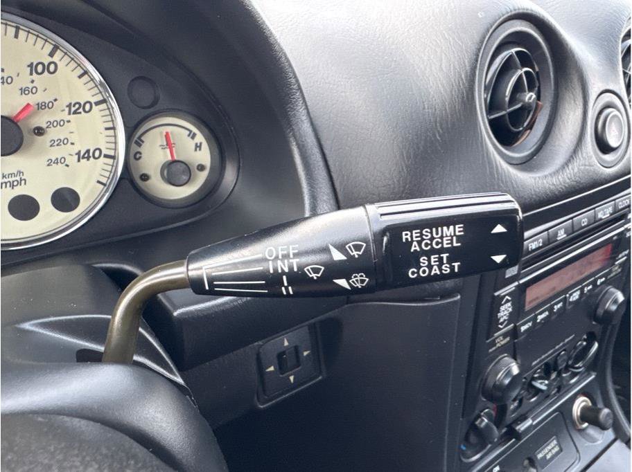 Used 2002 MAZDA MX-5 Miata image 19