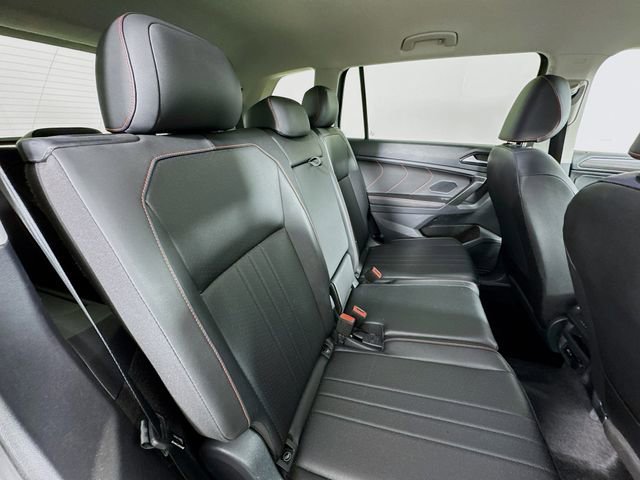 Used 2024 Volkswagen Tiguan Wolfsburg Edition image 27