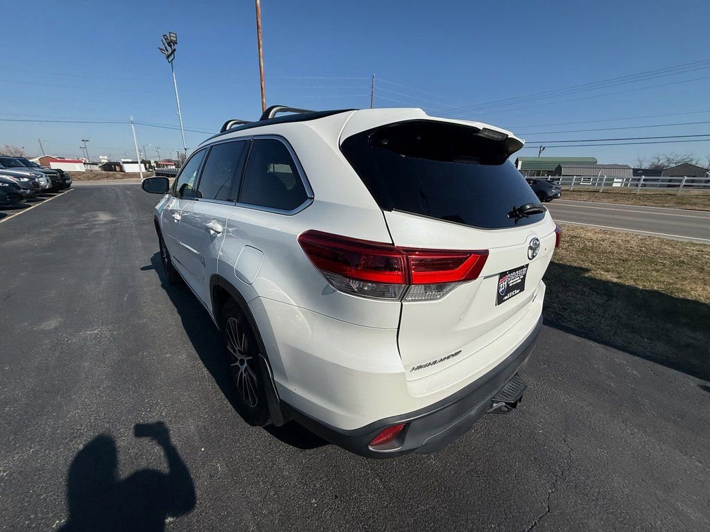 Used 2017 Toyota Highlander SE image 5