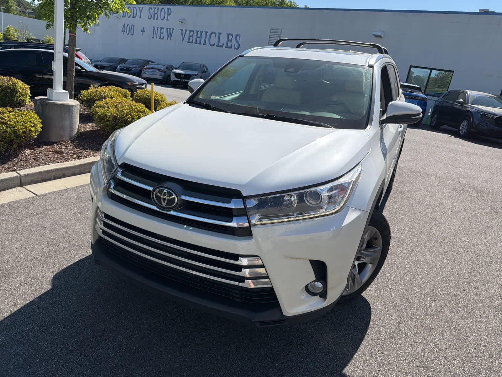 Used 2017 Toyota Highlander Limited AWD/4WD image 3
