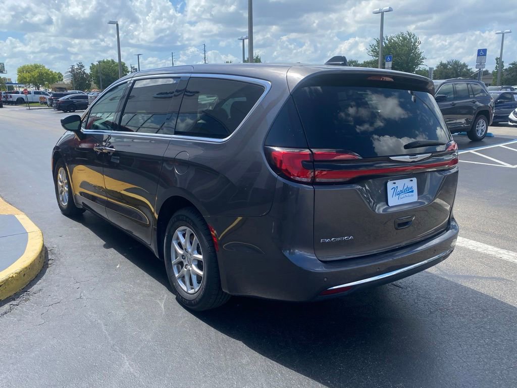Used 2023 Chrysler Pacifica Touring-L FWD image 7