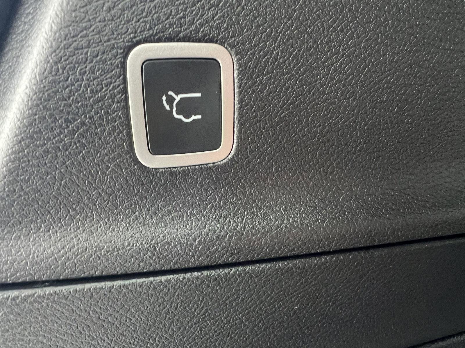 New 2026 Chrysler Pacifica Select w/ S Appearance Package image 32