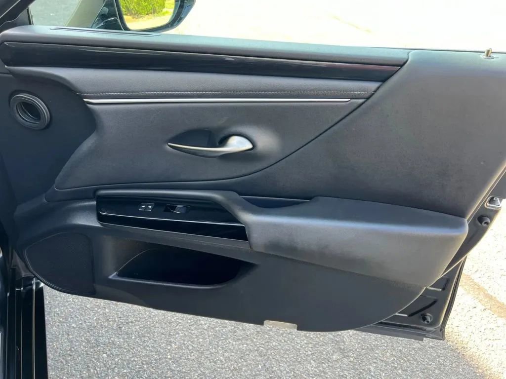 Used 2023 Lexus ES 350 w/ Accessory Package (Z1) FWD image 16