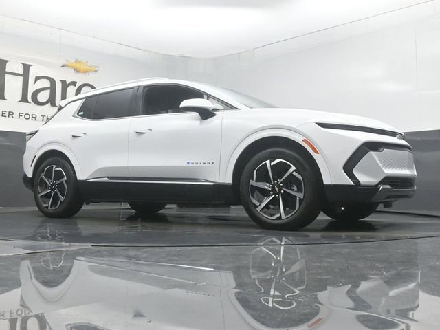 New 2025 Chevrolet Equinox EV LT image 2