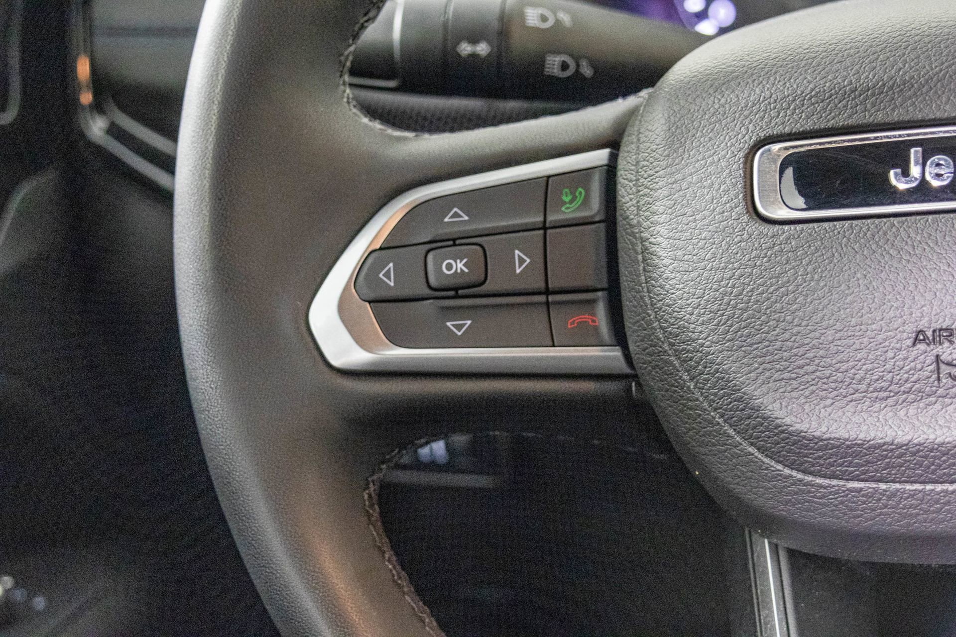 Used 2025 Jeep Compass Latitude w/ Altitude Special Edition image 32