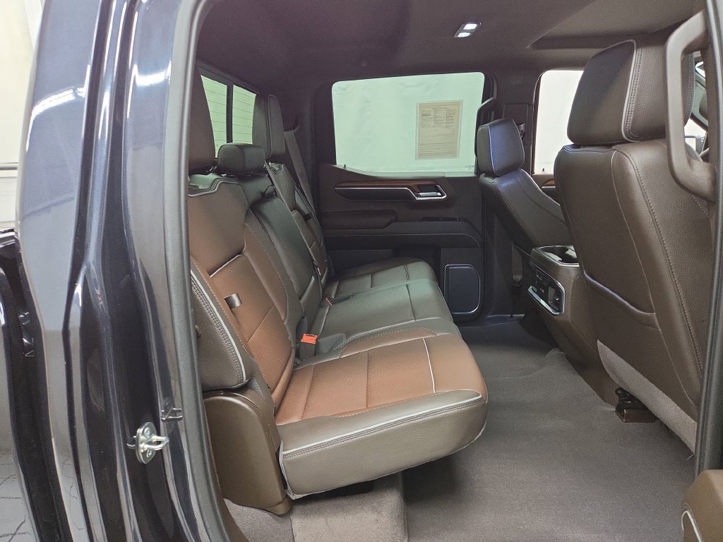 Used 2023 GMC Sierra 1500 Denali w/ Technology Package AWD/4WD image 9