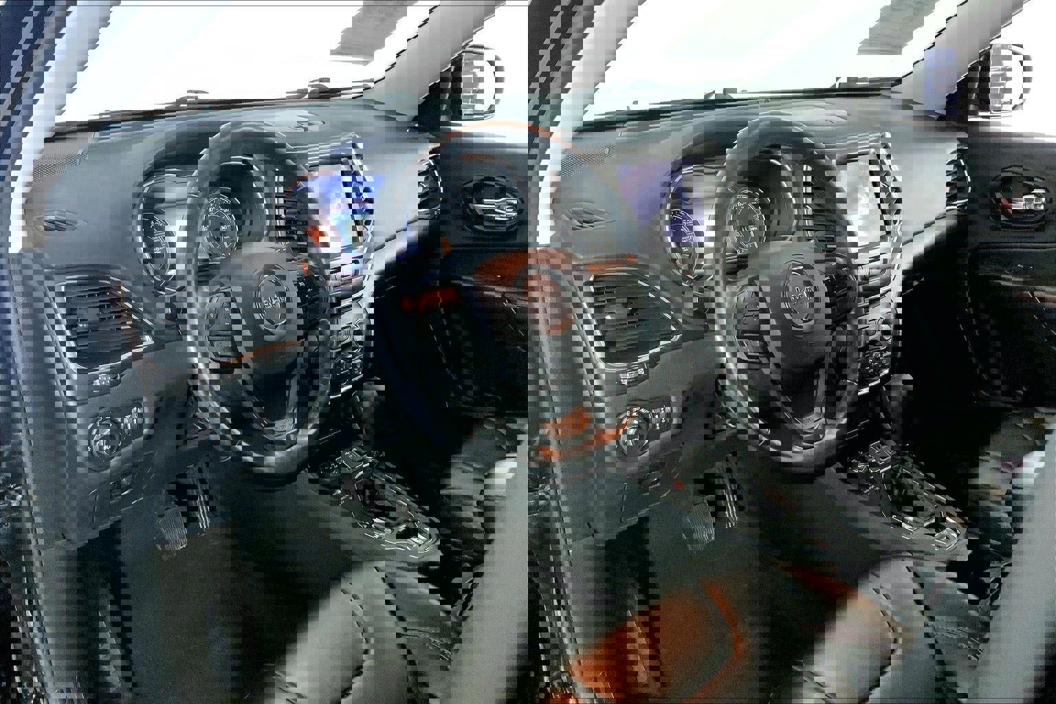 Used 2020 Jeep Cherokee Trailhawk w/ Cold Weather Group image 14