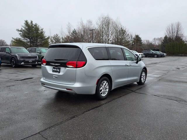 Used 2023 Chrysler Voyager LX FWD image 8