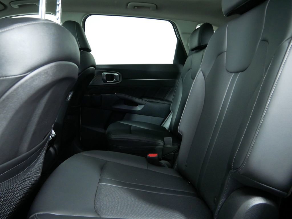 Certified 2023 Kia Sorento SX AWD/4WD image 16
