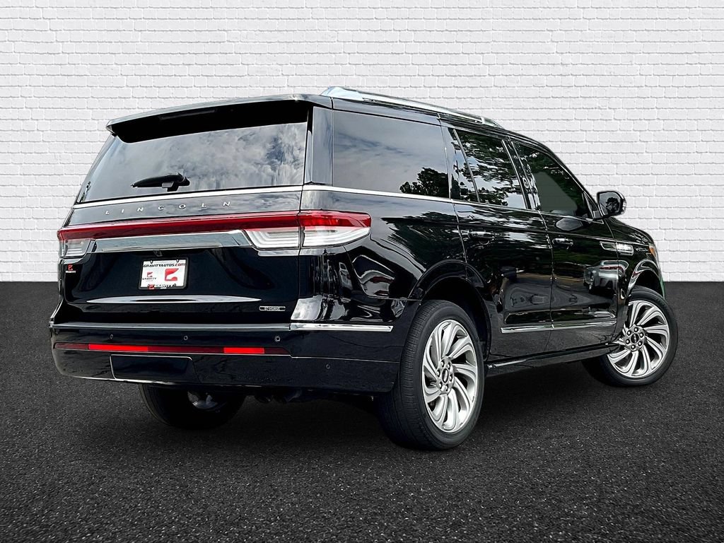 Used 2023 Lincoln Navigator Reserve RWD image 6