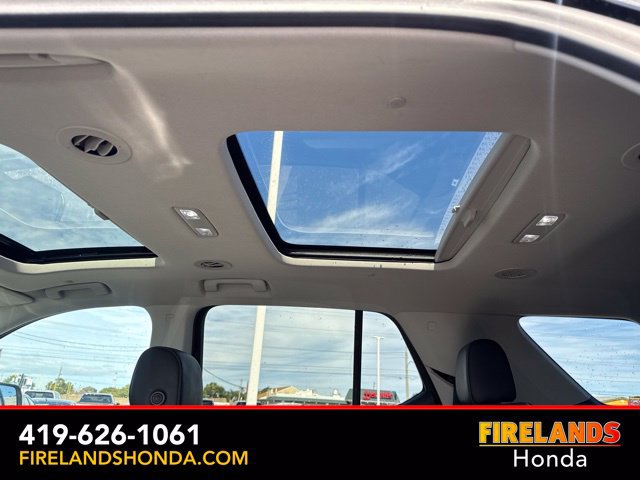 Used 2021 Chevrolet Traverse Premier w/ Redline Edition FWD image 36