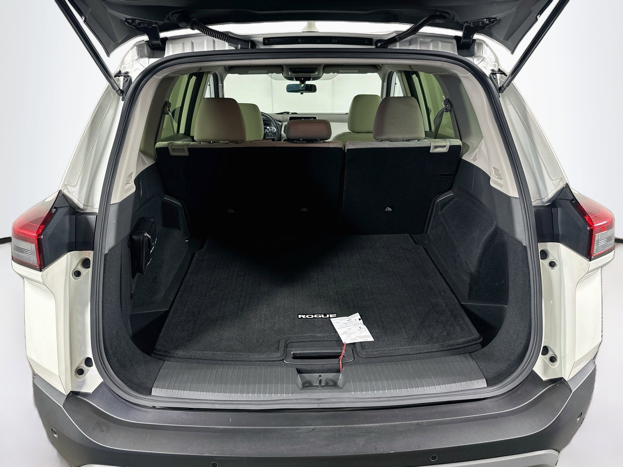 Used 2023 Nissan Rogue SV FWD image 27