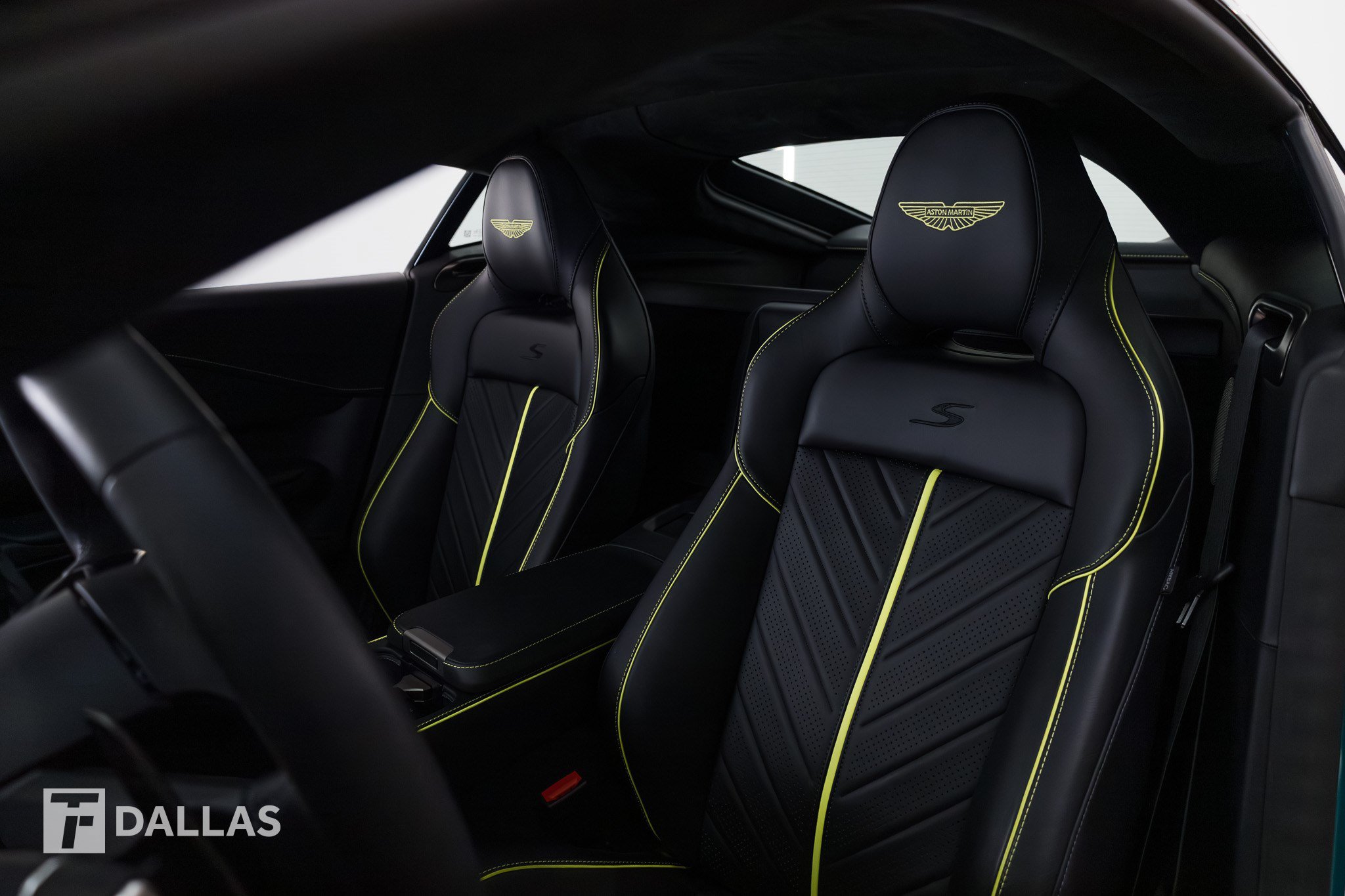 Used 2026 Aston Martin V8 Vantage S RWD image 26