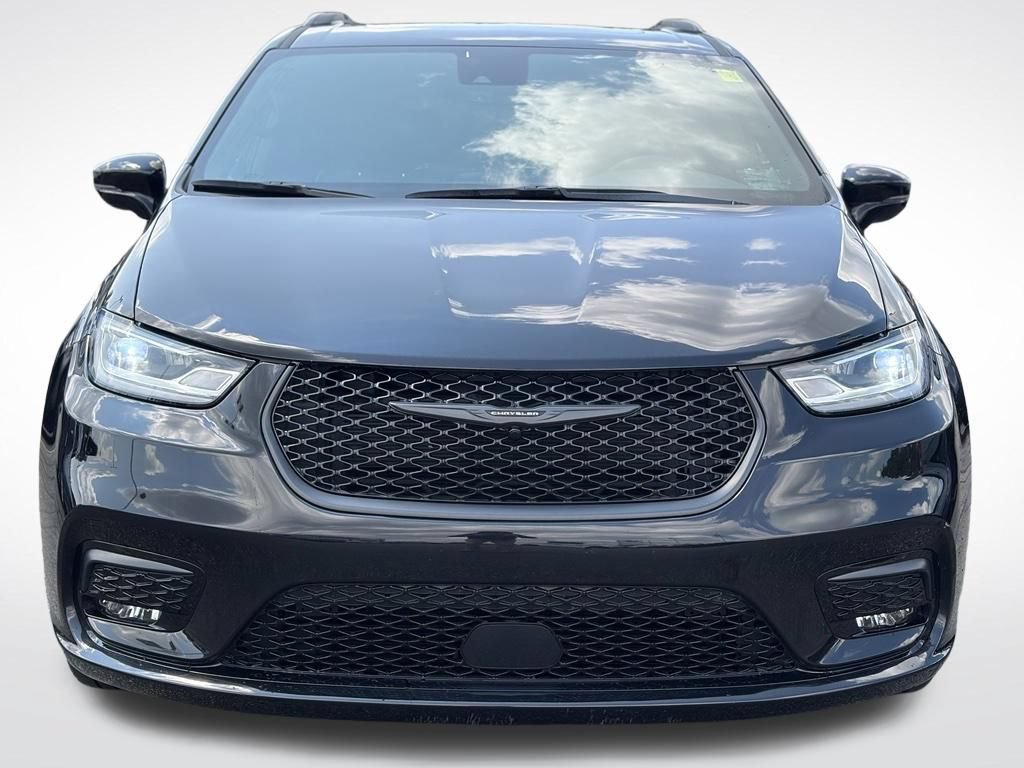 Certified 2025 Chrysler Pacifica Limited FWD image 4