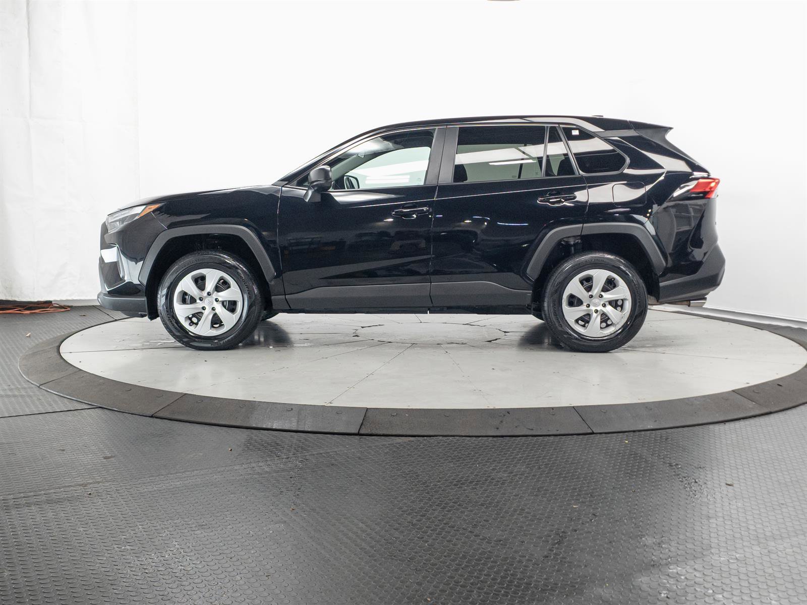 Certified 2024 Toyota RAV4 LE AWD/4WD image 7