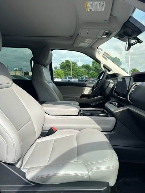 Used 2025 Ford Expedition Active RWD image 9