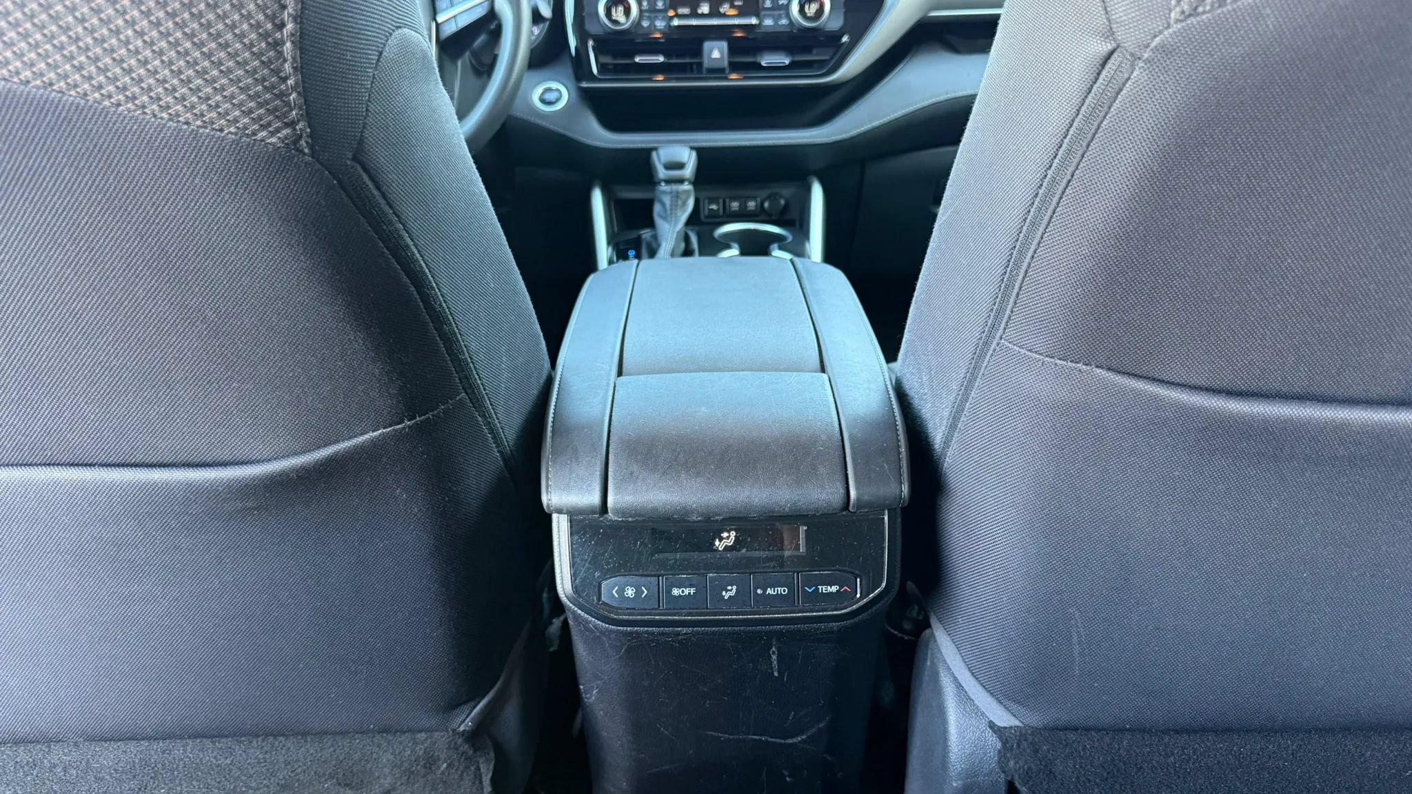 Used 2020 Toyota Highlander L AWD/4WD image 29