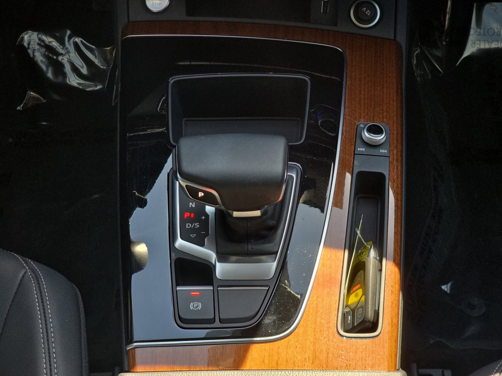 Used 2023 Audi Q5 2.0T Premium w/ Convenience Package image 14