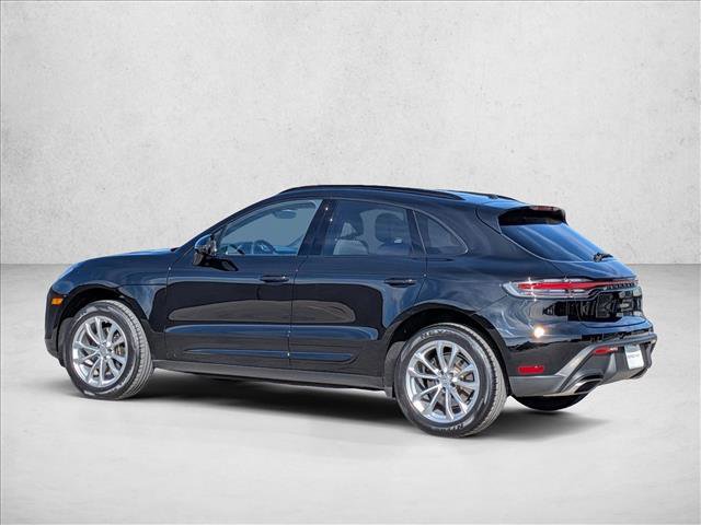 Certified 2024 Porsche Macan image 3