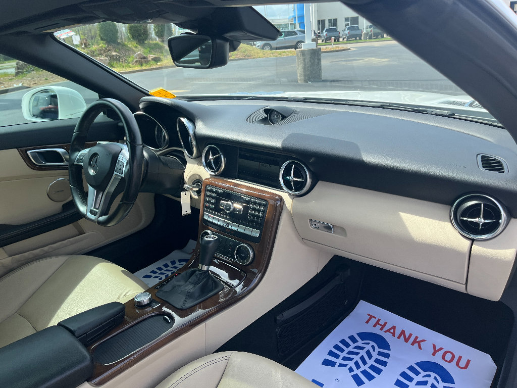 Used 2014 Mercedes-Benz SLK 250 image 25