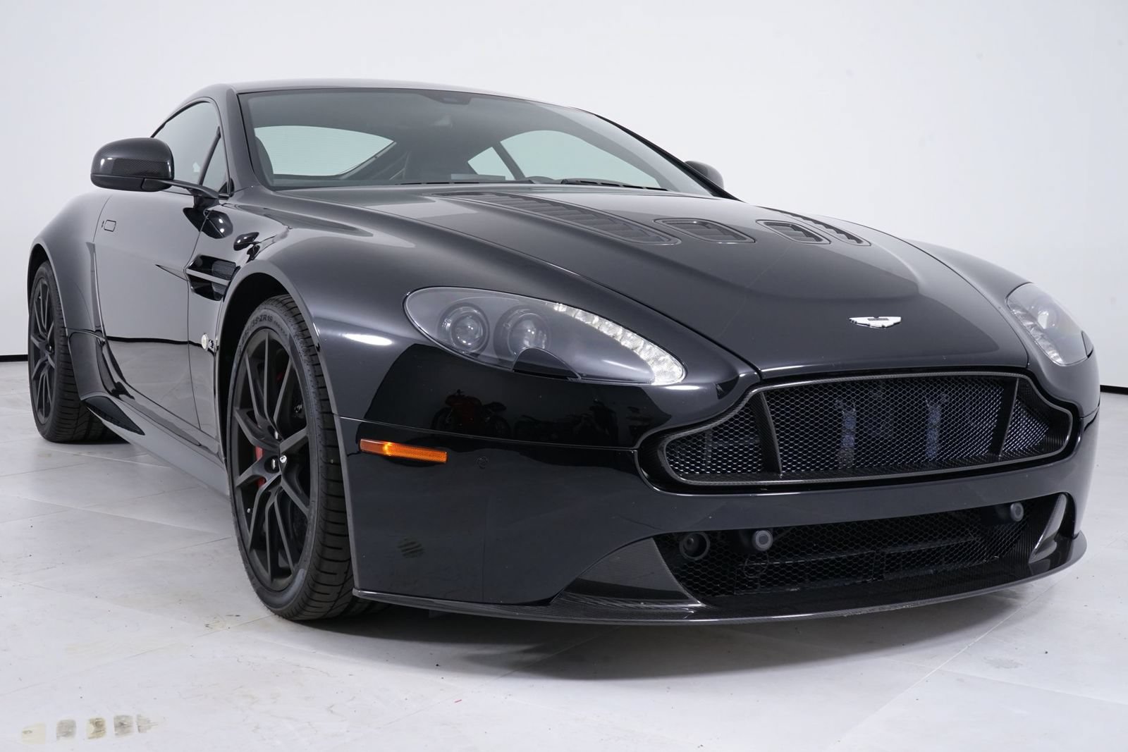 Used 2015 Aston Martin V12 Vantage S RWD image 18