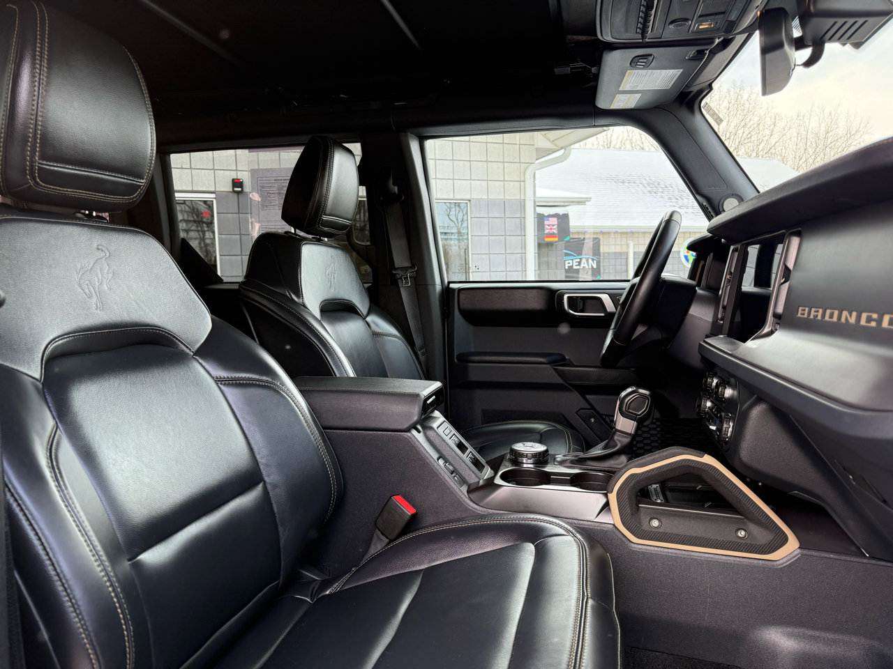 Used 2025 Ford Bronco Badlands image 11