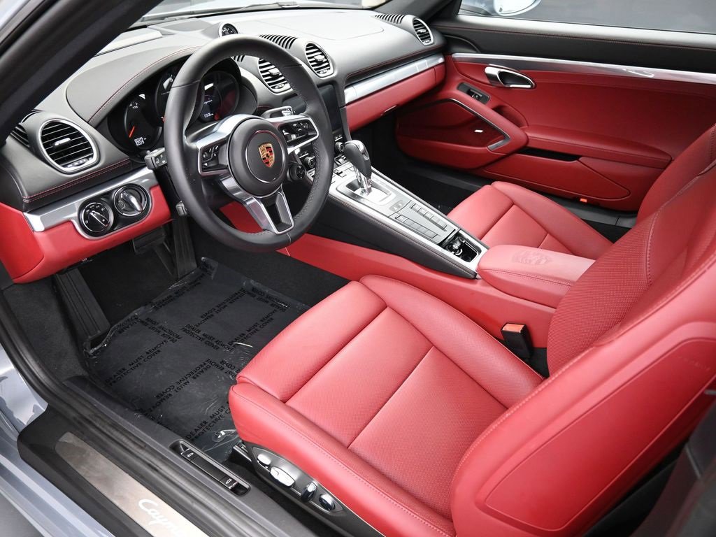 Used 2025 Porsche 718 Cayman image 4