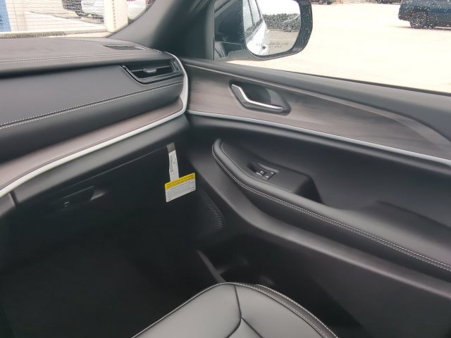 New 2027 Jeep Grand Cherokee L Limited RWD image 20