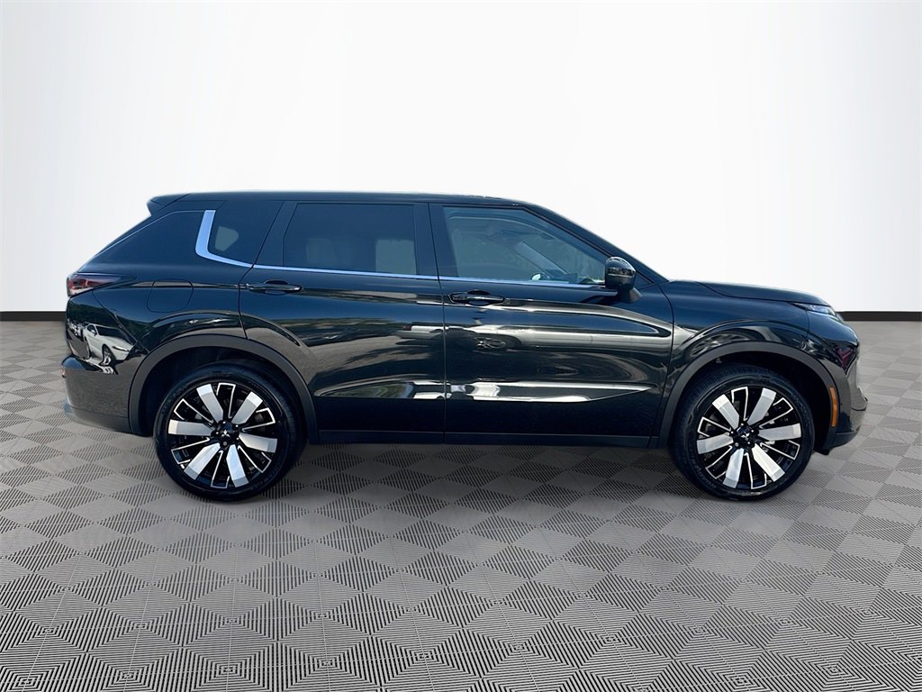 New 2025 Mitsubishi Outlander SE image 4