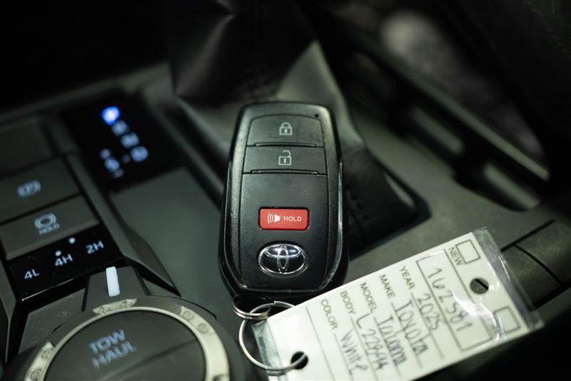 Used 2025 Toyota Tacoma SR5 AWD/4WD image 21