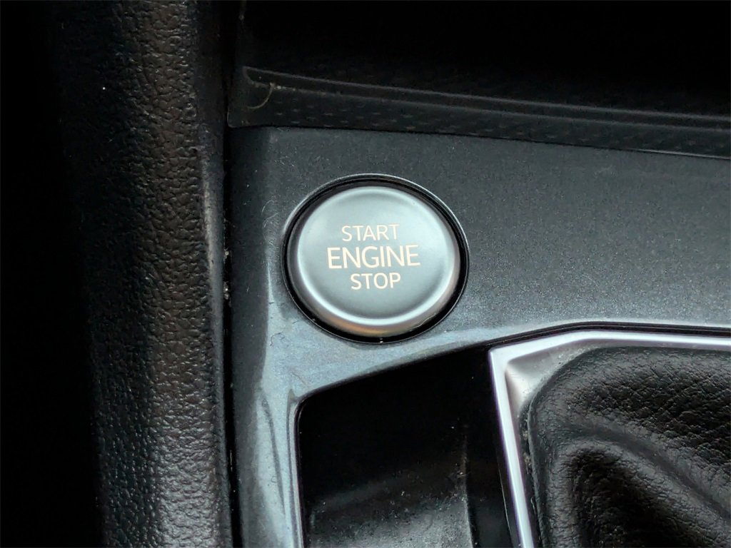 Used 2024 Volkswagen Tiguan SE R-Line image 29