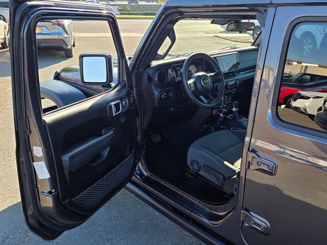 Used 2025 Jeep Wrangler Unlimited Rubicon w/ Convenience Group AWD/4WD image 45