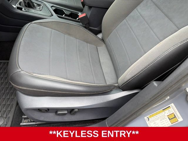 Used 2024 Volkswagen Taos SE FWD image 11
