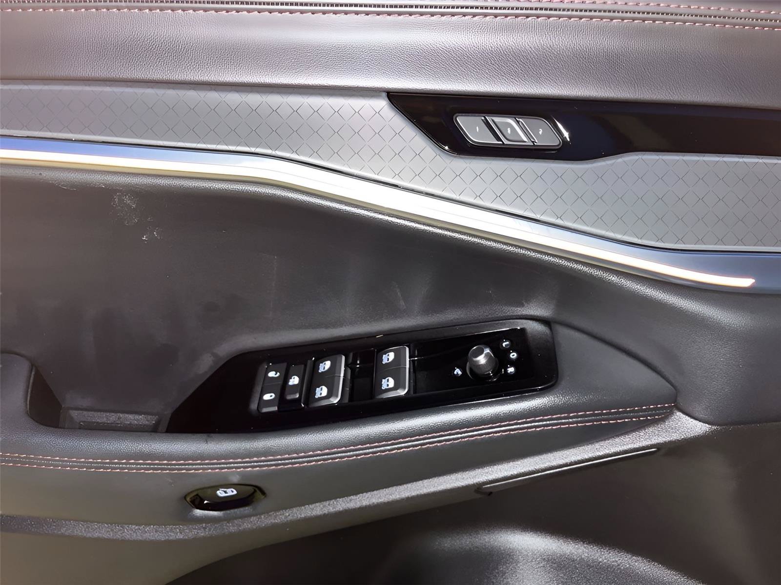 Used 2025 Jeep Wagoneer S Limited AWD/4WD image 21
