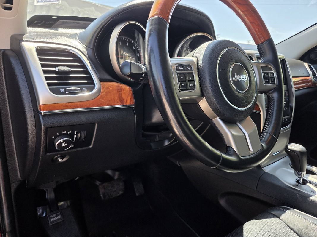 Used 2013 Jeep Grand Cherokee Overland AWD/4WD image 15