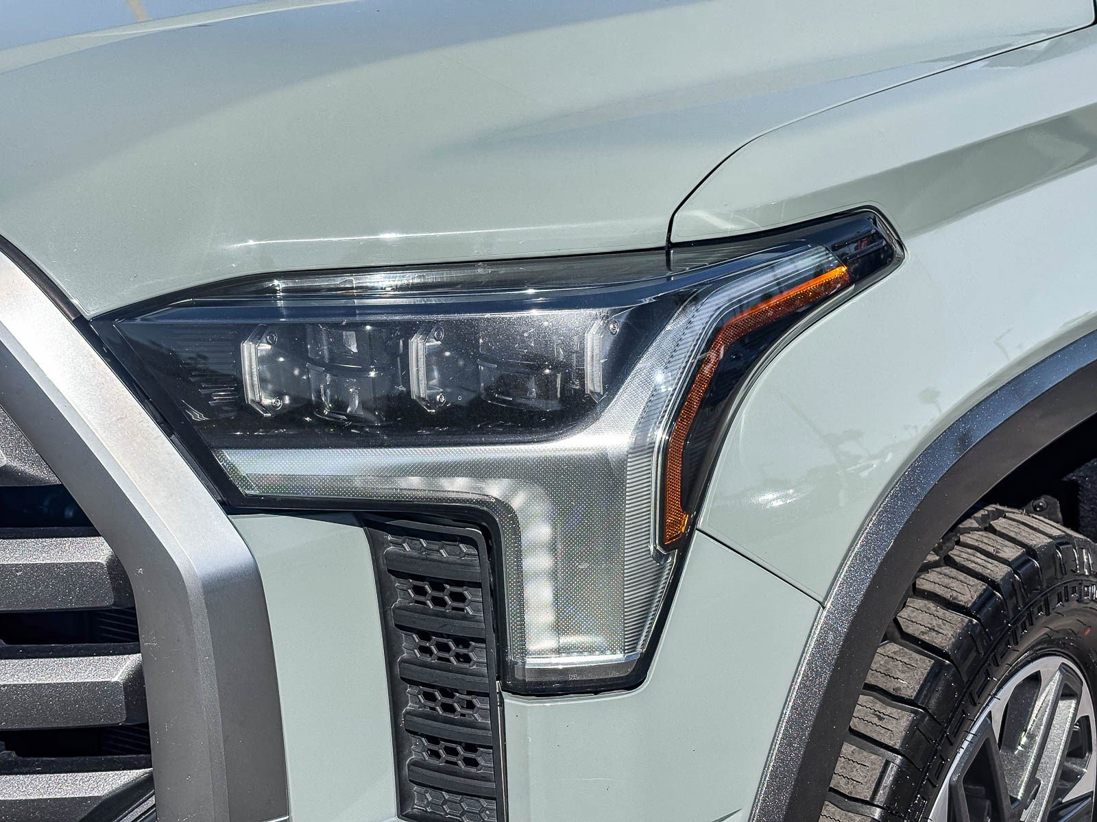 Used 2024 Toyota Tundra Limited AWD/4WD image 9